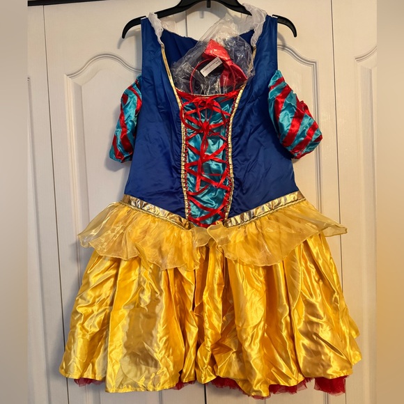Adult Snow White Costume Size XXL - Picture 5 of 10